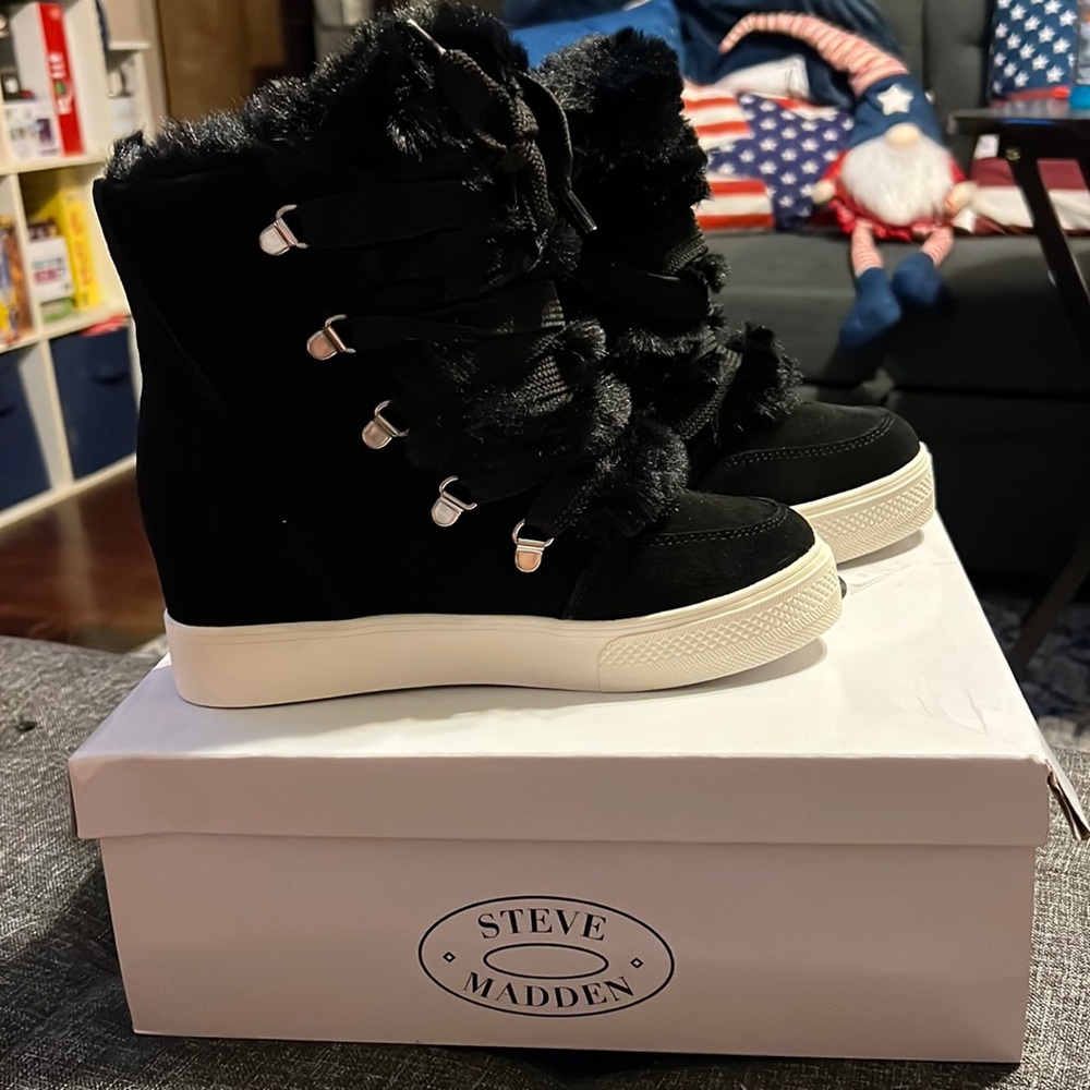 Brand new high top sneakers by Steve Madden.  These black sneakers are size 6.5.